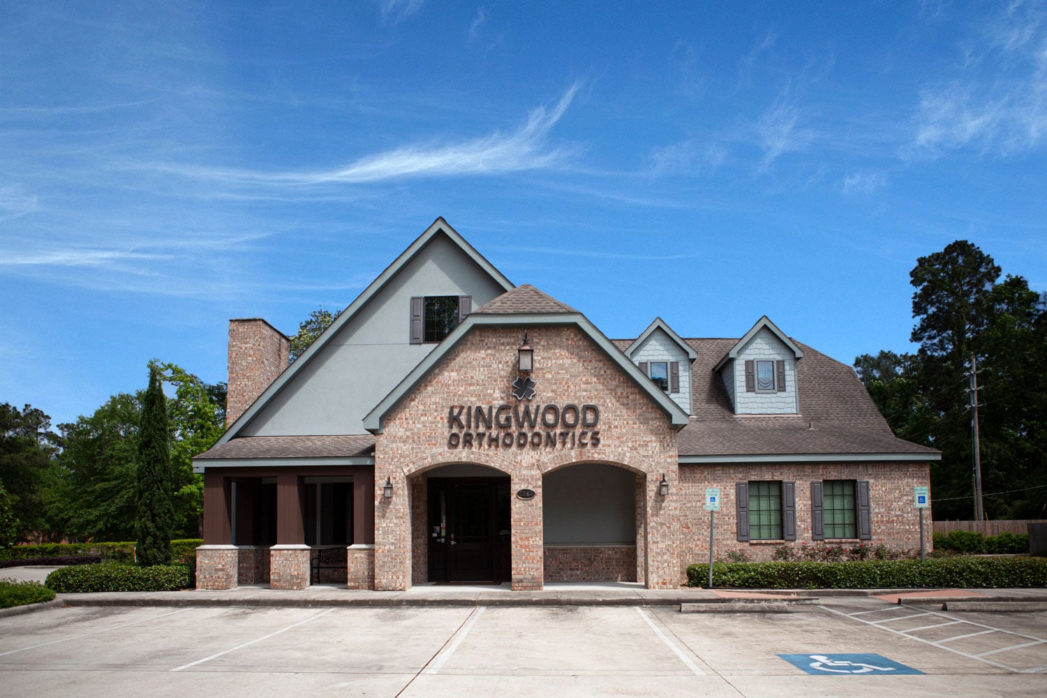 Front shot of Kingwood Orthodontics building